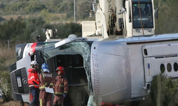 Tây Ban Nha: Xe buýt gặp nạn, ít nhất 14 người tử vong